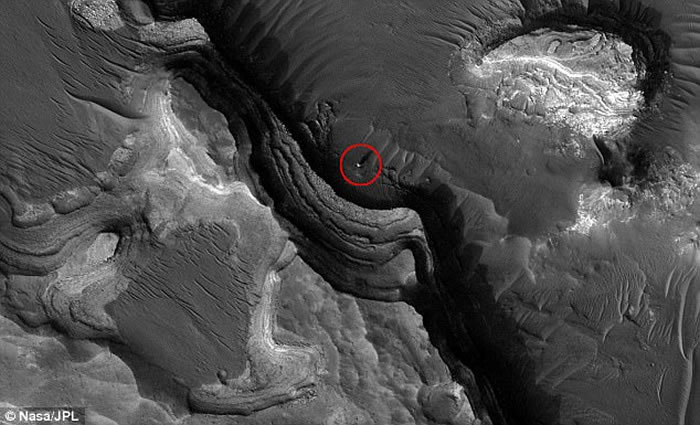 Youtube频道“火星月亮太空电视”：美国NASA卫星捕捉到火星上一个巨型神秘球体