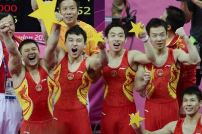 ​中国体操男团获得铜牌 中国小伙子们全场零失误