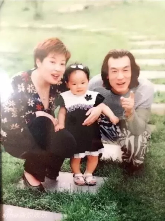春晚导演哈文的父亲叫什么（执导春晚哈文导演的人生经历）