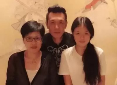 ​春晚导演哈文的父亲叫什么（执导春晚哈文导演的人生经历）