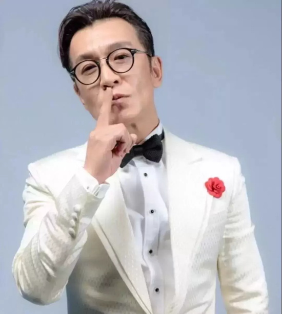 春晚导演哈文的父亲叫什么（执导春晚哈文导演的人生经历）