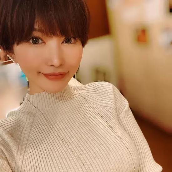 惨遭入室抢劫血洗600万日元里美尤利娅写真分享，一天的收入没了！