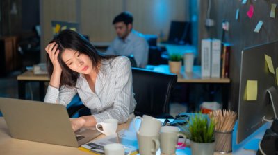 ​不想过年的年轻人，躲回工作中