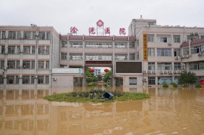 ​英德浛洸救援持续进行，记者深入洪水探访浛洸医院