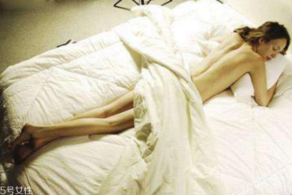 女性裸睡身体好 七大特征需知道