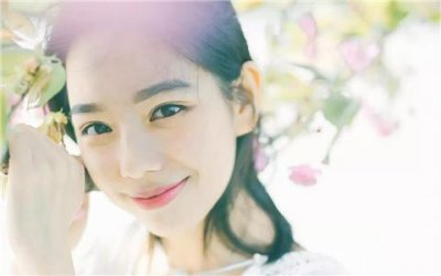 ​和女生约会，她不让牵手怎么办？