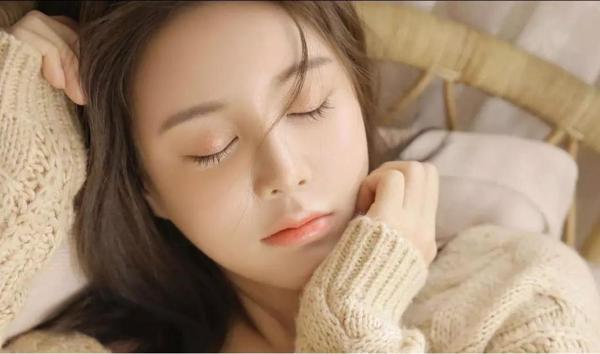 找女朋友亲妹妹吃醋了，该怎么办？