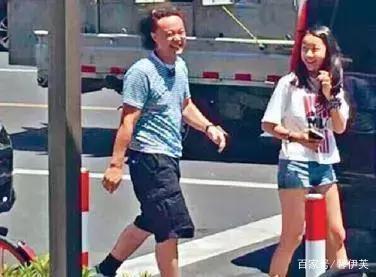 陈奕迅带妻子徐濠萦和女儿度假，14岁女儿陈康堤身高颜值令人瞩目