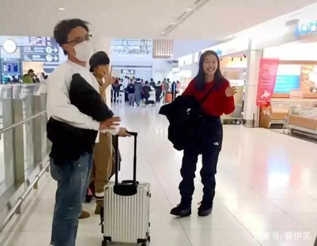 陈奕迅带妻子徐濠萦和女儿度假，14岁女儿陈康堤身高颜值令人瞩目