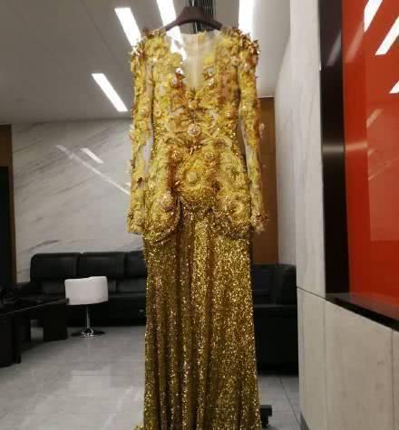 历届金鹰女神战袍礼服大比拼，你们觉得谁的礼服最漂亮