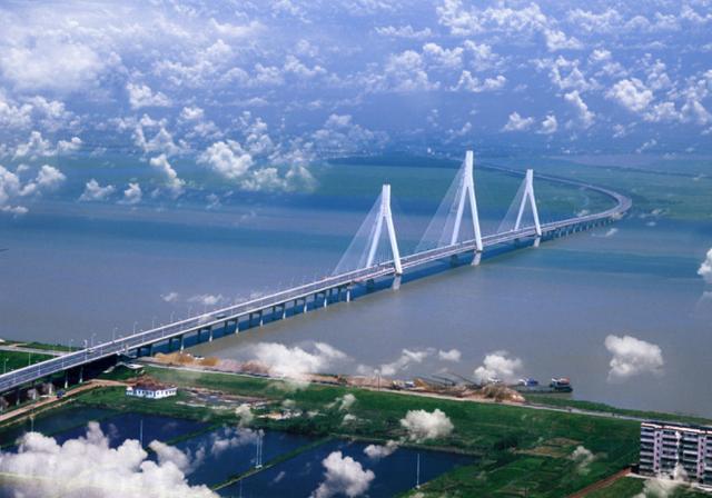 台湾海峡最窄的地方有多宽？能填埋成陆地，或者修建跨海大桥吗？