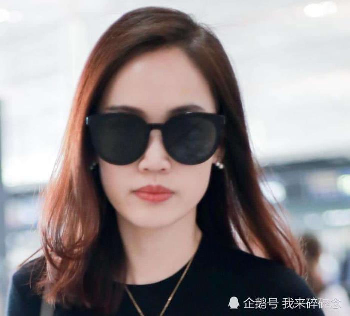 32岁马蓉近照，离婚后颜值气质大变，网友：王宝强都不敢认了！