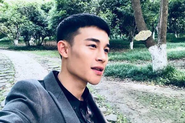 半阳再出新歌，表明不想签约辛巴，一心只想做音乐无心带货