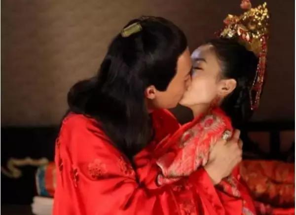 关智斌自曝曾被女演员强行“舌吻”，和赵丽颖曾拍过吻戏
