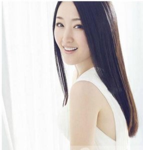 ​杨钰莹现任老公资料曝光 携5岁儿子逛商场遭拍
