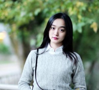 ​她被称“小周迅”，巅峰期一年播6部剧，后从女主变配角越混越差