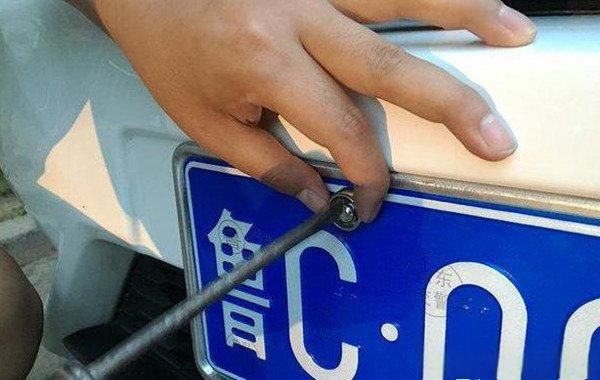 车牌螺丝怎么安装？汽车车牌螺丝安装图解 顺序-