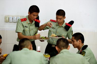 ​威武！武警最强贝雷帽组照震撼来袭 颜值担当如大片即视！