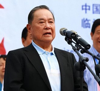 ​他49岁被破格提拔为正厅级，50岁任湖南副省长，55岁成为湖南省长