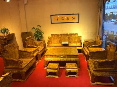 ​缅甸国宝帝王之木-《黄金樟》