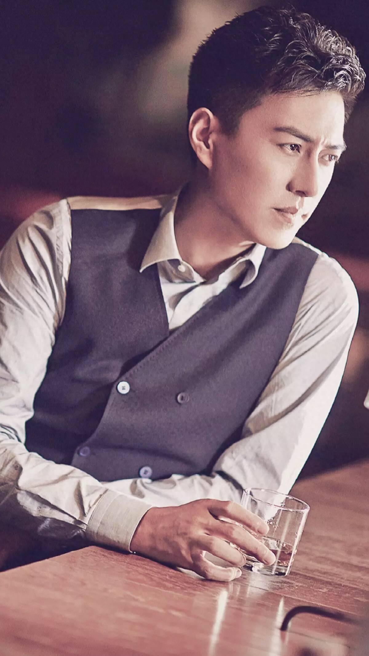 壁纸锁屏：15张靳东手机壁纸，帅出新高度啊