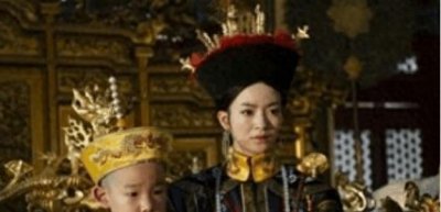 ​溥仪晚年最后一次回故宫, 竟是游客，面对坐过的龙椅, 回忆悲惨一生