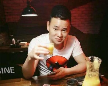 ​DNF狂人直播不慎透露收入，观众弹幕瞬间炸开了