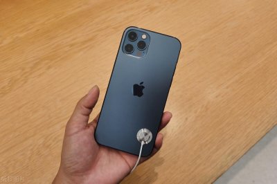 ​手机选择华为还是苹果？不吹不黑，用户谈谈真实想法