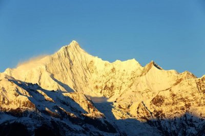 ​卡瓦格博—神圣不可侵犯的雪山