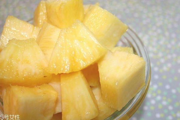吃完菠萝可以喝牛奶吗 吃完菠萝喝牛奶会怎样