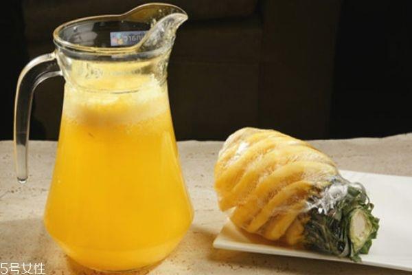 吃完菠萝可以喝牛奶吗 吃完菠萝喝牛奶会怎样