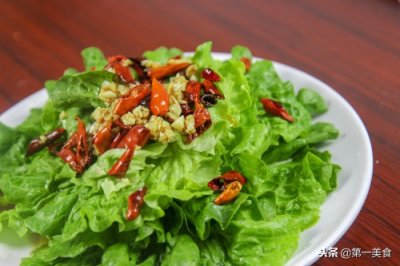 ​炝拌生菜的做法，厨师长把生与熟相结合，鲜嫩香辣，好吃又简单