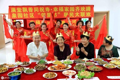 ​揭露谜语中的李鬼：老人大联欢（打一成语） 原解释不准确