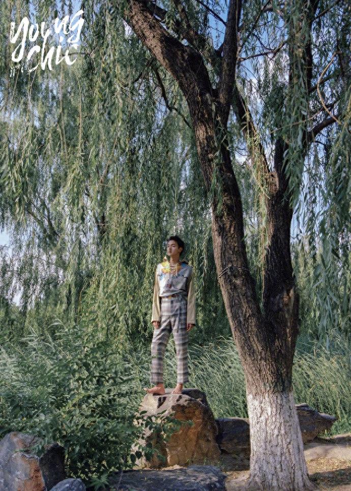 官鸿两组写真集，带着青春美好的气息