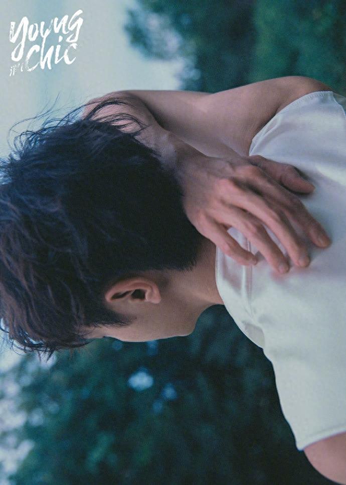官鸿两组写真集，带着青春美好的气息
