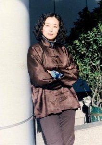 ​陈宝国妻子赵奎娥：为支持丈夫事业，甘愿做家庭主妇，平淡生活甜蜜如初