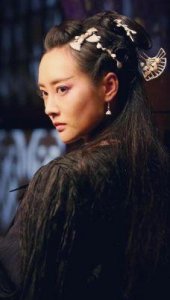 ​女星李纯与物业纠纷事件：揭示世间险恶，引发网友对物业冷漠回应的不满