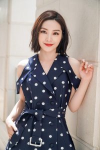 ​陈胤妃出席国内知名时装品牌活动，热聊夏日穿搭