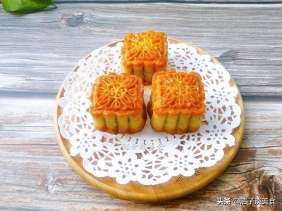 ​不用转化糖浆，用蜂蜜做月饼更简单，3分钟就学会，比买的还好吃