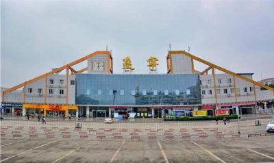 ​遂宁至成都动车与普速共线，途经遂成铁路运行，时间票价均无优势