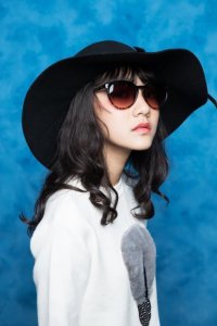 ​引领时尚潮流的百变小魔女贺美琦酷炫风来袭