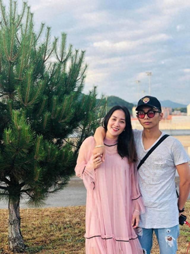 女舞蹈老师与小她12岁的学生结婚生子。真爱，年龄不是障碍