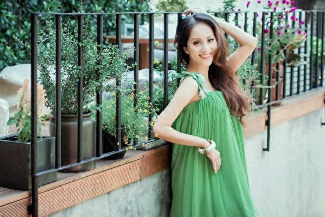 女舞蹈老师与小她12岁的学生结婚生子。真爱，年龄不是障碍