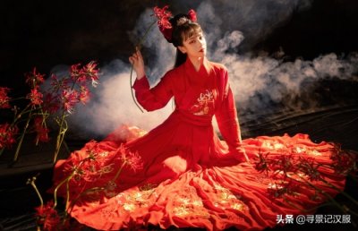 ​华丽红色汉服-九尾空狐，时下流行色系，日常出街吸睛利器