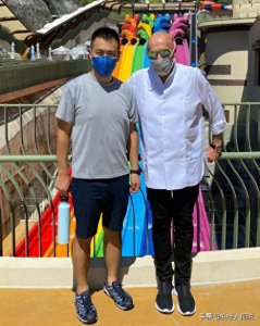 ​50岁傅明宪近照认不出，扎麻花辫老态尽显，豪门梦碎与三只狗为伴