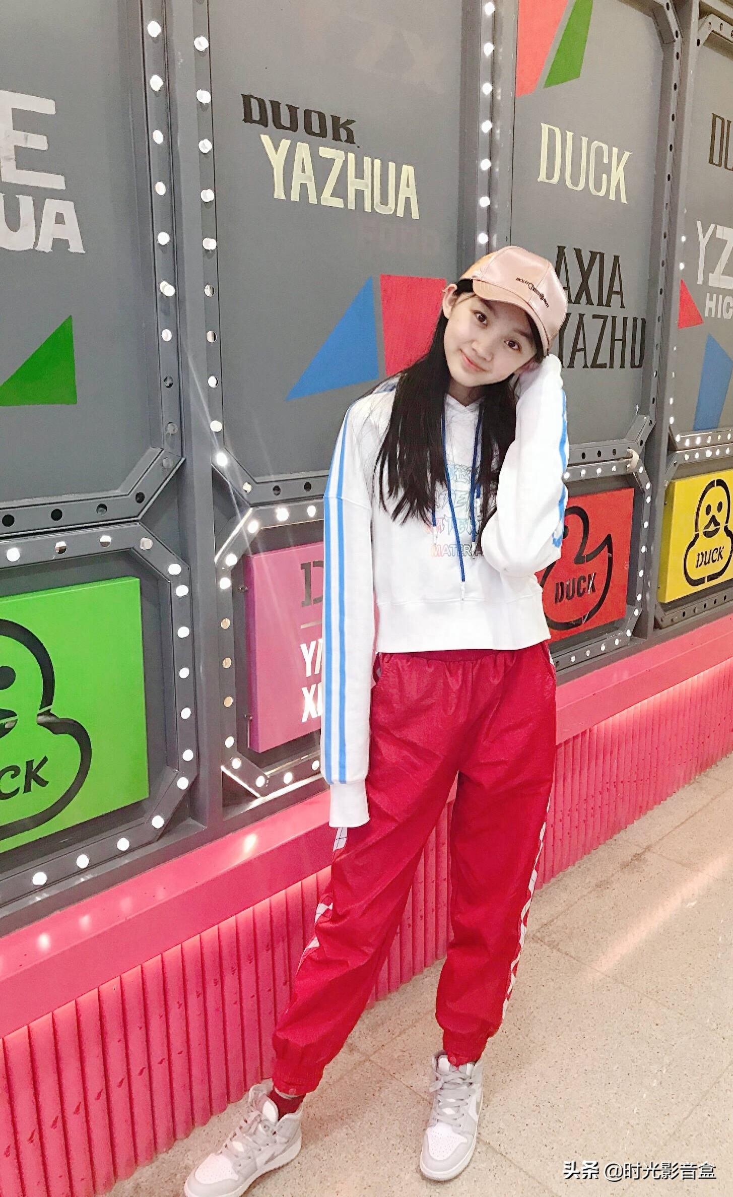 小李慧珍日常美图欣赏：曲芷含一路走来很努力，爱笑的女孩运气好