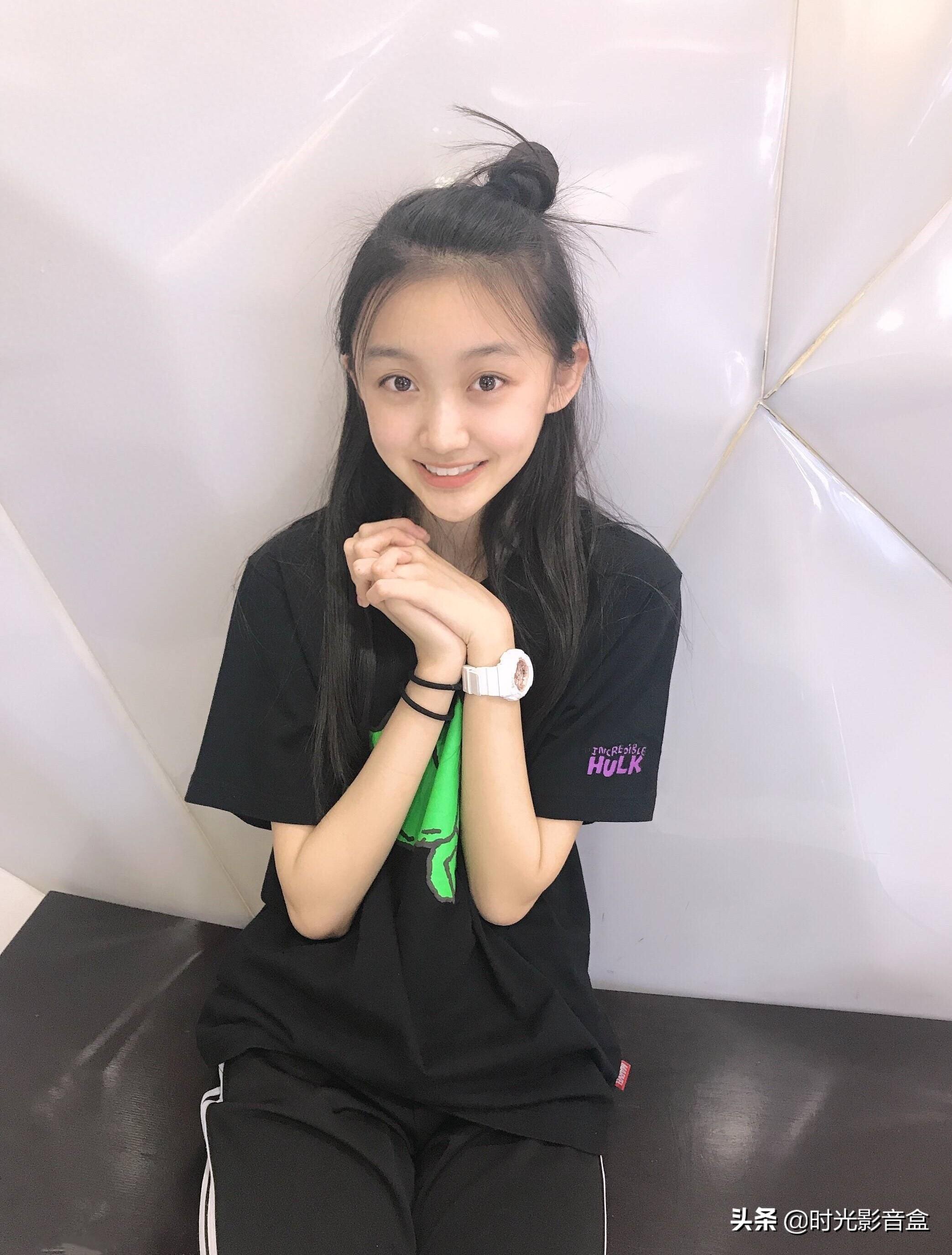 小李慧珍日常美图欣赏：曲芷含一路走来很努力，爱笑的女孩运气好