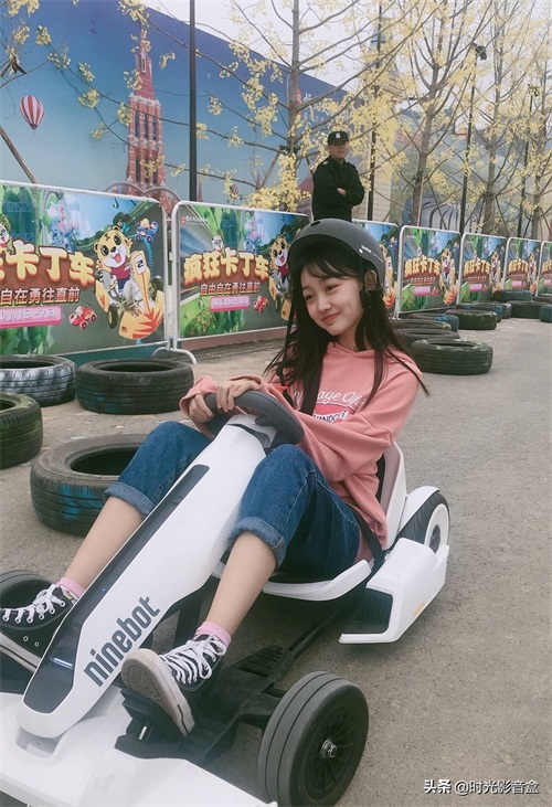 小李慧珍日常美图欣赏：曲芷含一路走来很努力，爱笑的女孩运气好