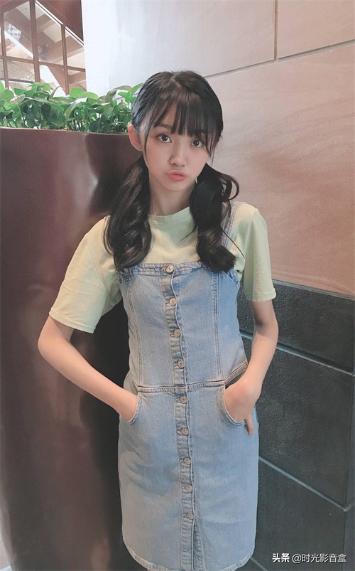 小李慧珍日常美图欣赏：曲芷含一路走来很努力，爱笑的女孩运气好
