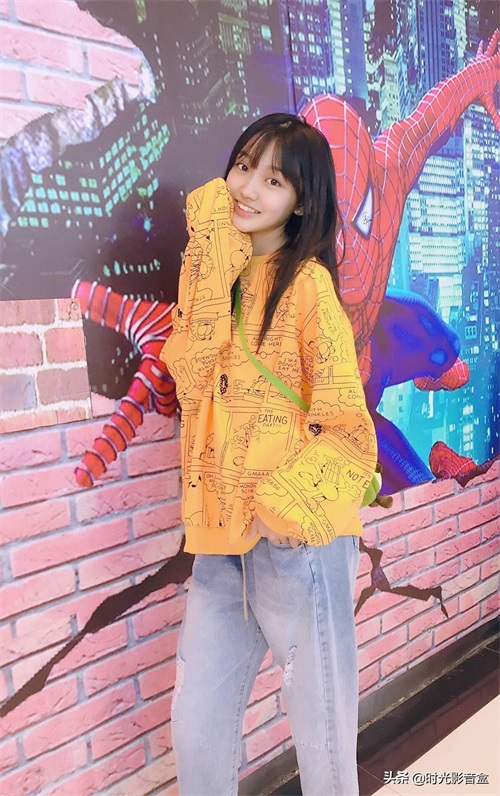 小李慧珍日常美图欣赏：曲芷含一路走来很努力，爱笑的女孩运气好